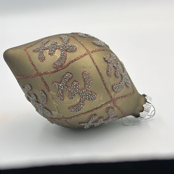 Teardrop Glass hand painted embellished upscale Christmas ornament - Picture 4 of 10